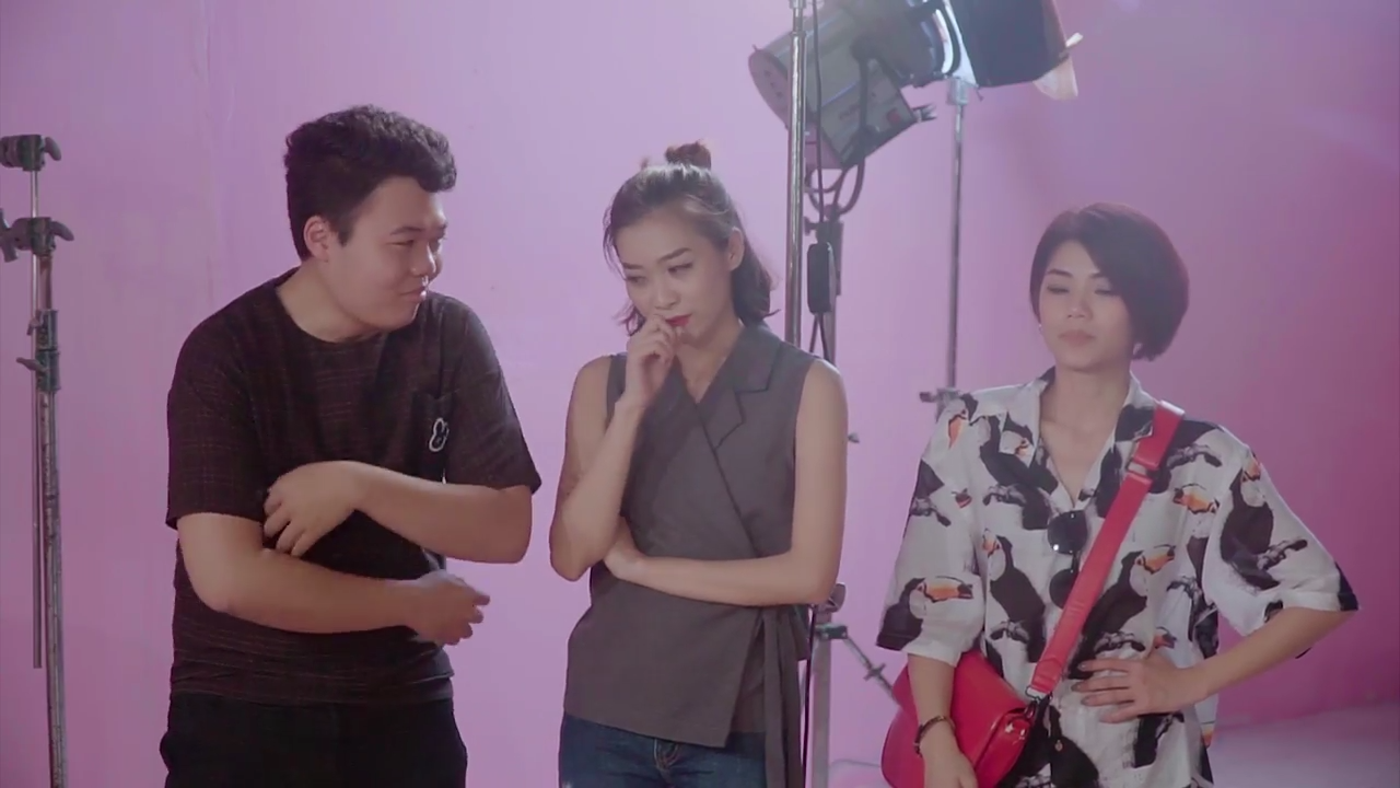 Gái quê Hồ Ngọc Hà bỗng bắt được vàng, trở thành con át chủ bài trong cuộc chiến showbiz Gái quê Hồ Ngọc Hà bỗng bắt được vàng, trở thành con át chủ bài trong cuộc chiến showbiz